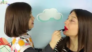 ემილია არჩევს საჩუქარს დედიკოსთვის, წინასწარ ულოცავს 3 მარტს დედის დღეს