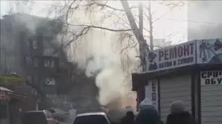 В Кемерово рядом с цирком загорелся автомобиль
