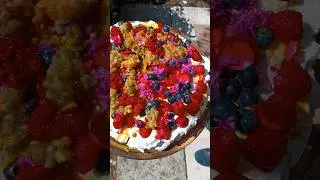 #pavlova #passionfruit #foraging #pavlovacake #cake #flowers  #foodporn #pastry #glutenfree #panna