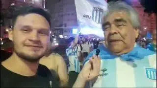 Reacción de los hinchas de Racing en el Obelisco / Racing Campeón de la Sudamericana.