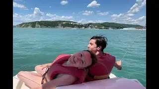 Катамаран в море