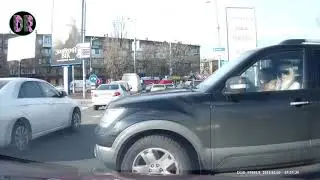 Деффка за рулём