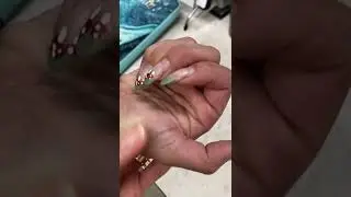 Медсестра в Америке. А вы ругали меня за мой маникюр. 🤦‍♀️