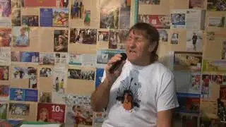 Поет Владимир Ананьев. Поговорим, мой друг, давай поговорим.