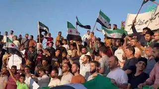 مظاهرة في إدلب تضامناً مع اللاجئين السوريين في تركيا ومطالبة بإسقاط النظام