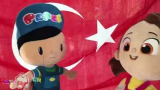 Pepee ve Niloya 19 Mayıs kutluyor