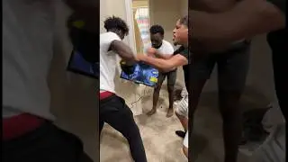 I Think My Friends Tv Is Broke 🤣 