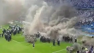 Lech Poznan Fans Invading The Pitch. Match vs Legia Warsaw is Abandoned | 20/05/2018