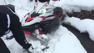 пробираеся через ручей
