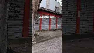 Por que as lojas dessa cidade estão falindo tão rápido?