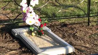 Убираем На Кладбище. Много Дел