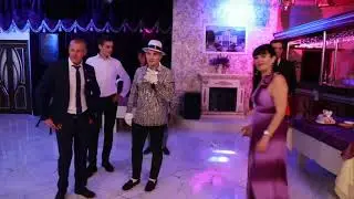 Розыгрыш с подвязкой невесты и предложение руки и сердца на свадьбе