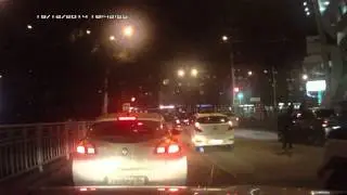 Воронеж. Прошение милостыни на проезжей части.