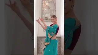 Margot Robbie does an Indian dance! 😲