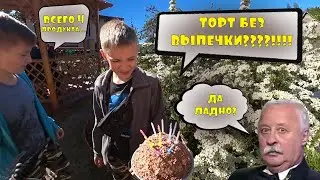 Торт на даче без выпечки всего из четырех продуктов.