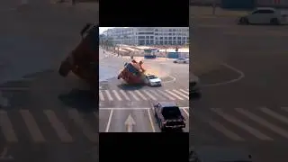🤯omg trucktrafficaccident, trucktrafficaccident, truckbuscaraccident, truckcaraccident