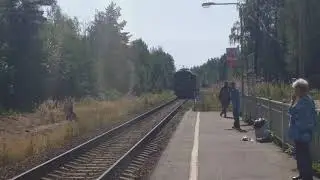 М62-1631 и ЭР2К-930 - Прибытие на платформу Тарасовское
