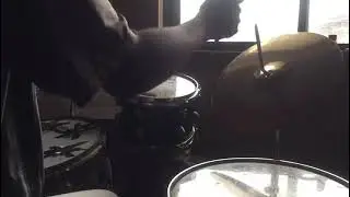 BEGINNER AND INTERMEDIATE DRUM SOLO ON 5/4 TIME SIGNATURE.. JOE MORELLO INSPIRED