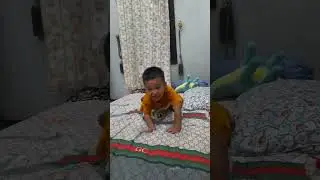 Si gemoy umar Niru Gaya Spiderman dari Foto...
