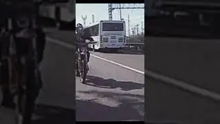 Когда мотоциклист встретил мотоциклиста на дороге: