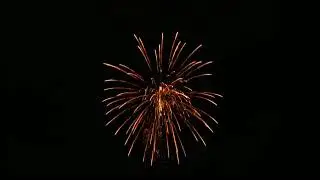 Пиротехнические заряды как произведение искусства в умелых руках пиротехников.