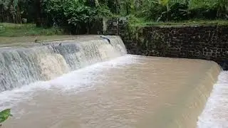 SUNGAI NYA BANJIR, GAK JADI MANDI