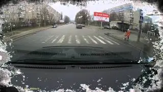 Дети переходят дорогу