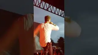 Chris Lane "Hey Girl"