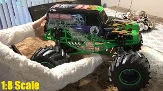 1:8 Scale RC Monster Jam Grave Digger Full Function Walk Around Video