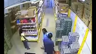 Индийская женщина ворует ящик пива!