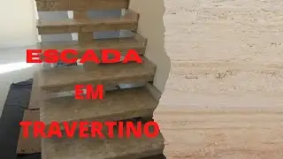 Escada revestida em mármore travertino romano polido