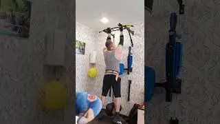 200 кг Подтягивания на турнике с утяжелителями.Свой вес 99 кг Утяжелители 101 кг #спорт #россия