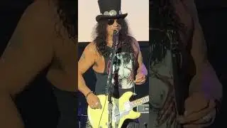 Slash Drops a Pick, Someone Calls Him Out — and He Thinks It’s Hilarious 😂🎸