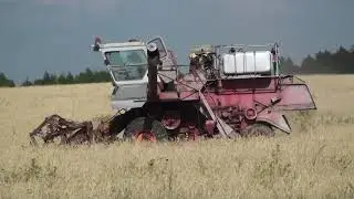 2 НИВЫ на уборке ржи.