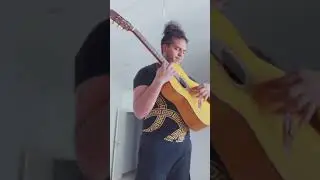 Orobroy con la guitarra