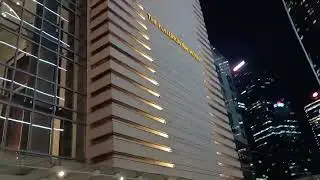 Walking Tour: Outside View Of The Fullerton Bay Hotel In Singapore  新加坡富丽敦海湾酒店