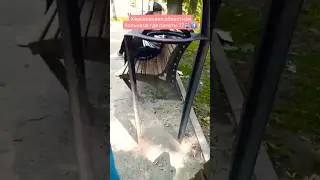 Возле каждой лавочки 