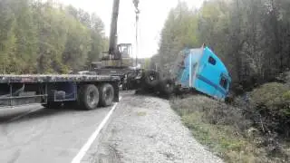 Шахман вытаскивает фрэнча с помощью крана