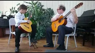 Джингл белс на гитаре с учителем.