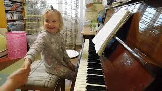 Ярослава Лемешкина, 4 года. И.Литкова. Вариации на тему песни 
