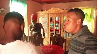 YO RESI KENBE CHAT LA NAN KAY LA 😀😀