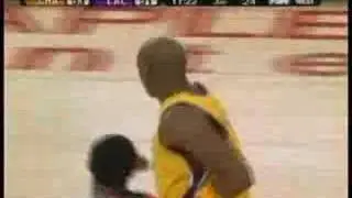 (Lamar to) Andrew Bynum Posterizes Okafor