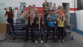 DETRAS DE CAMARA UN DIA MAS DE VIDA