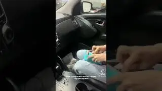Как девушки метят территорию в авто