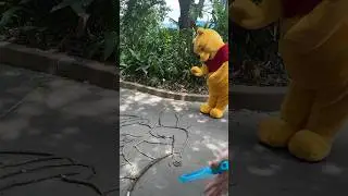 🤩 Pooh made the best stick figure in all of Disney World!