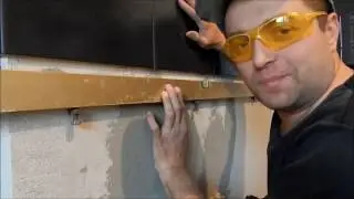Adjusting pins for laying tiles
