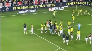 Ferdi Kadıoğlu'nun Fenerbahçe Tribünlerine Vedası 😞 #fenerbahçe #keşfet #ferdikadıoğlu