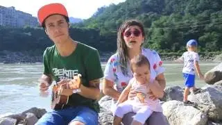 Макс Корж - Жить в кайф (Укулеле кавер от Svit Family на берегу великой Ганги) Cover to Ukulele