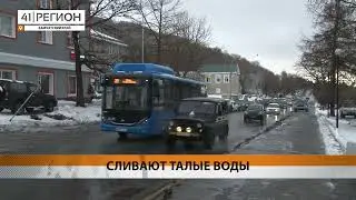 ОТКРЫТЫЕ ЛЮКИ ИСПОЛЬЗУЮТ ЖИТЕЛИ КАМЧАТКИ ДЛЯ СЛИВА ВОД • НОВОСТИ КАМЧАТКИ