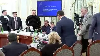 Аваков vs. Саакашвили. Аваков швырнул стакан с водой в Саакашвили.